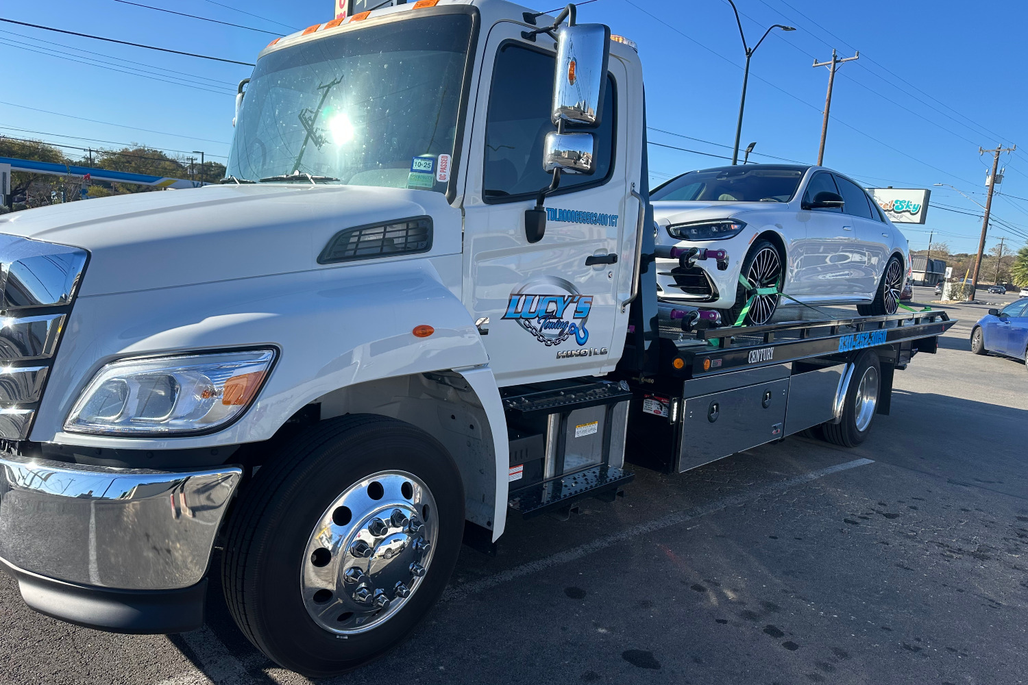 Lucys Towing Service 3